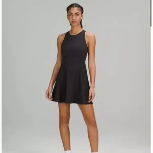 ON Court Dressテニス用 黒 タンクドレス Women's Court Dress | Black | On United States